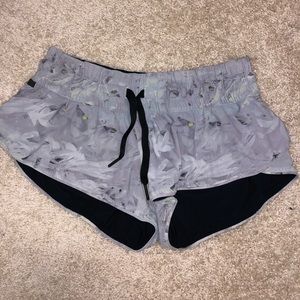 Lululemon 2.5” shorts